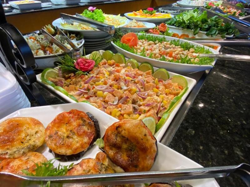 Almoço no Restaurante Vale Quanto Pesa