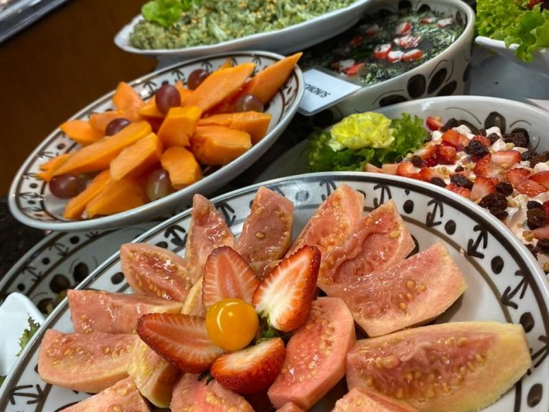 Almoço no Restaurante Vale Quanto Pesa