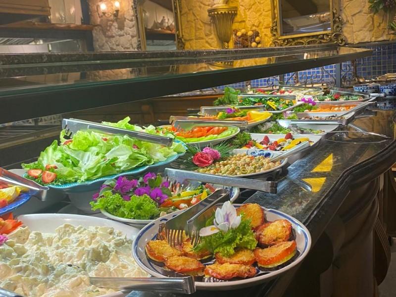 Almoço no Restaurante Vale Quanto Pesa