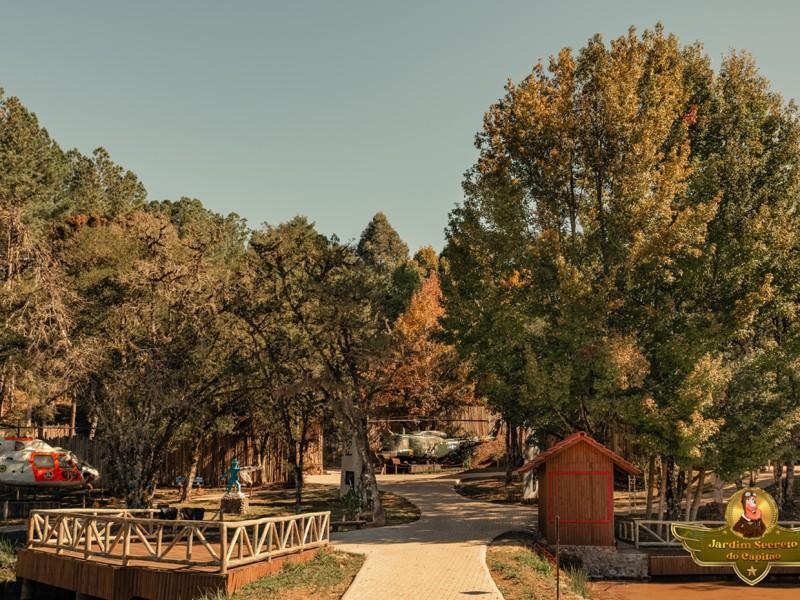 Jardim Secreto do Capitão - Parque de Aviões Históricos em Canela