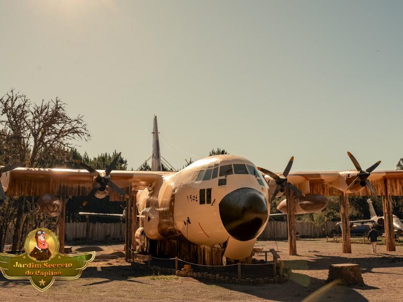 Jardim Secreto do Capitão - Parque de Aviões Históricos em Canela