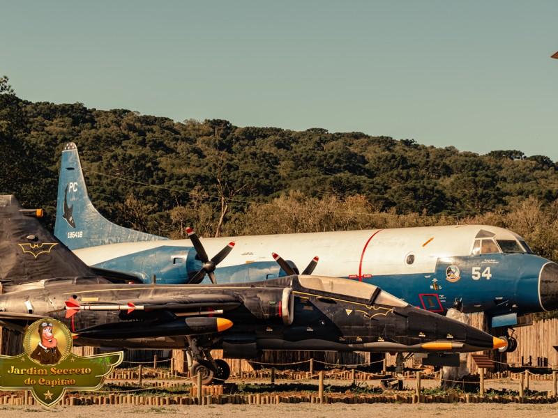 Jardim Secreto do Capitão - Parque de Aviões Históricos em Canela