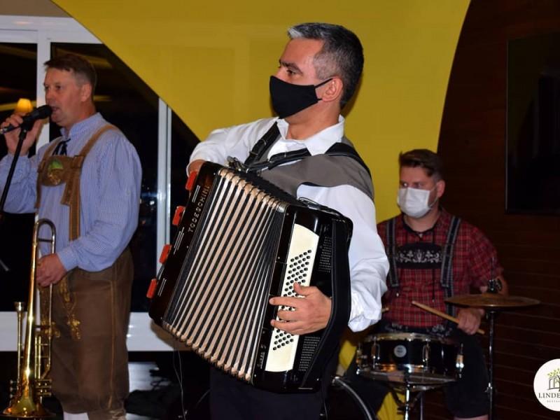 Noite Alemã Com Show e Transporte