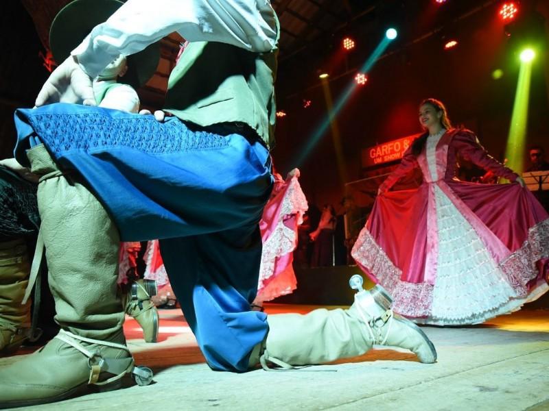 Noite Gaúcha Com Show no Garfo e Bombacha