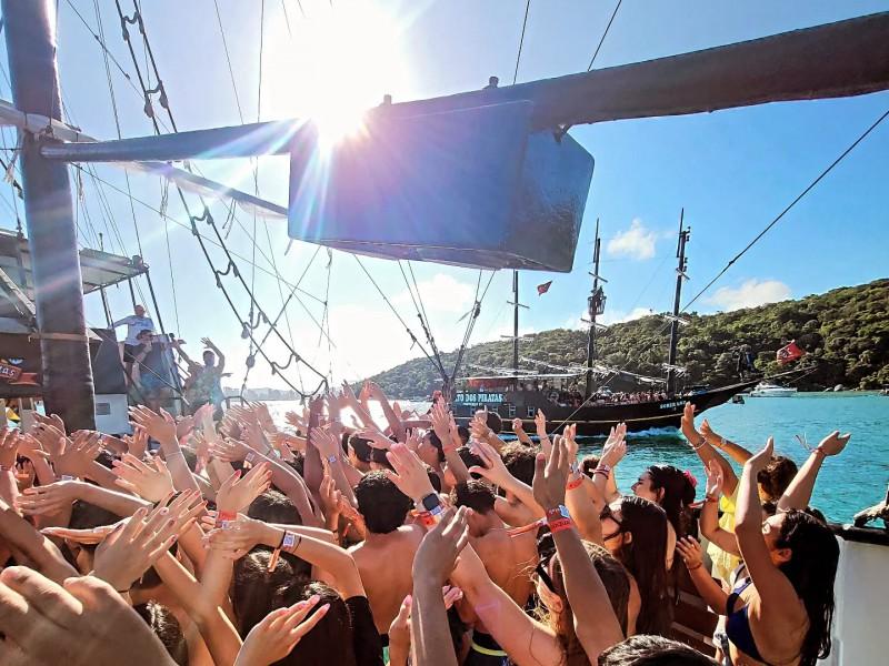 Passeio de Barco Pirata – Bombinhas com Ilha de Porto Belo