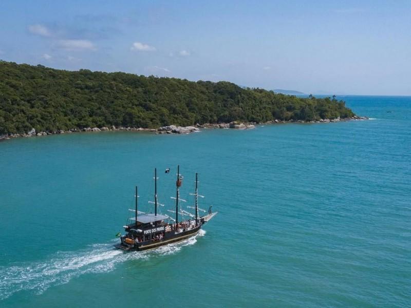 Passeio de Barco Pirata – Bombinhas com Ilha de Porto Belo